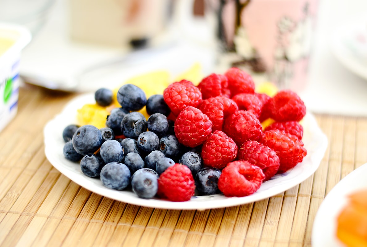 Färgglad frukt och grönsaker rik på antioxidanter